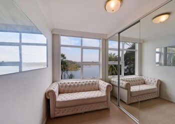 Elegant Waterfront Mosman Bay RAG10 - Accommodation Perth 2