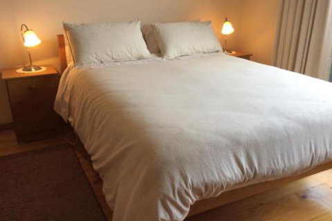 Freds Place - Accommodation Perth 6