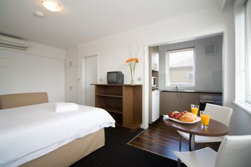 Easystay Studio Apartments - Accommodation Perth 3