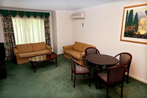Elizabethan Lodge - Accommodation Perth 6