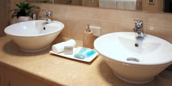 Casavino Luxury Villas - Accommodation Perth 0