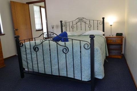 Dolphin Lodge - Accommodation Perth 3