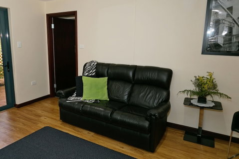 Dolphin Lodge - Accommodation Perth 4