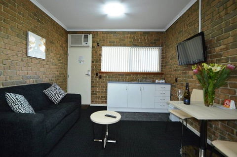 Marion Motel And Apartments - Perth Resorts 3