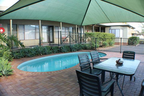 Lake Forbes Motel - Accommodation Perth 3