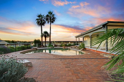 Thunderbird Motel - Accommodation Perth 3