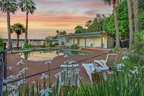Thunderbird Motel - Accommodation Perth 2