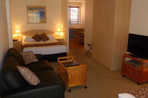 Surf Motel - Accommodation Perth 6
