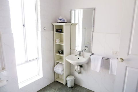 Homewood Cottages - Perth Resorts 5