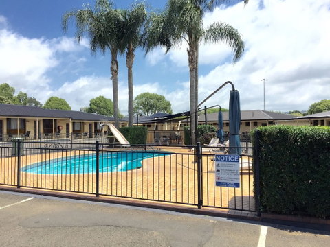 James Street Motor Inn - Accommodation Perth 2