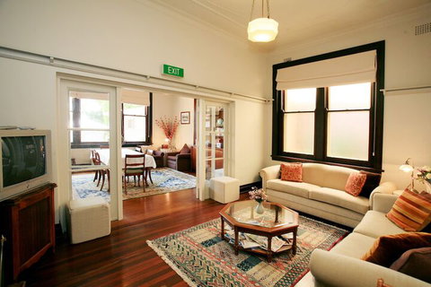 The Bank Guesthouse - Perth Resorts 6