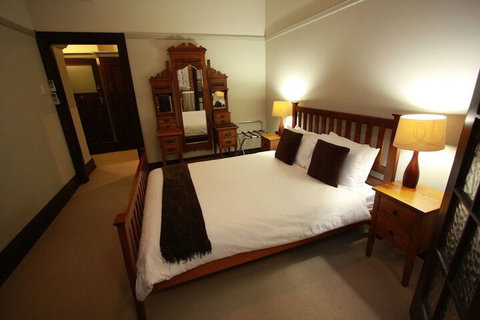 The Bank Guesthouse - Perth Resorts 3