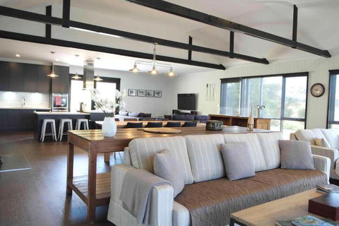 Hamptons On The Bay - Accommodation Perth 3