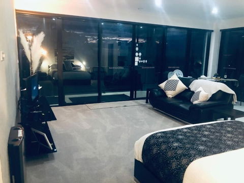 Sheer Pleasure Accommodation - Perth Resorts 2