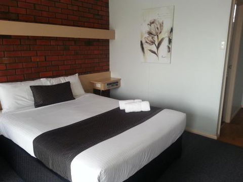Big Valley Lakeside Paradise Motor Inn - Accommodation Perth 2