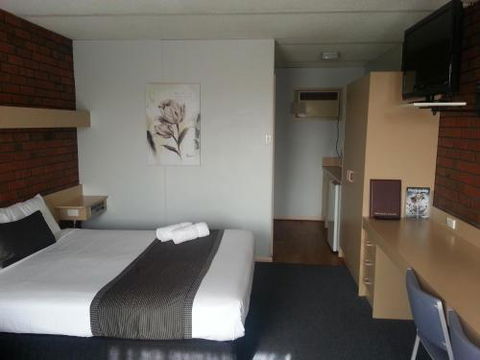 Big Valley Lakeside Paradise Motor Inn - Accommodation Perth 5