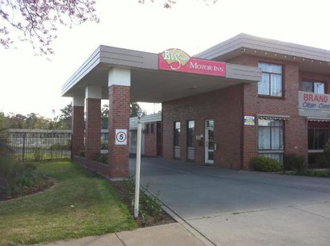 Big Valley Lakeside Paradise Motor Inn - Accommodation Perth 0
