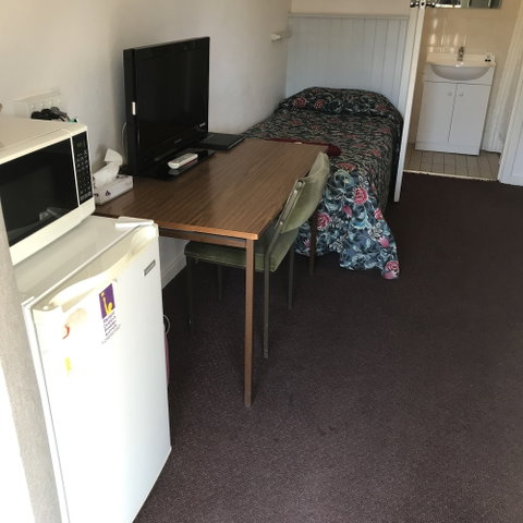 Travelway Motel - Accommodation Perth 3