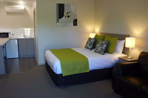 Golden Chain Tower Motor Inn - Accommodation Perth 1