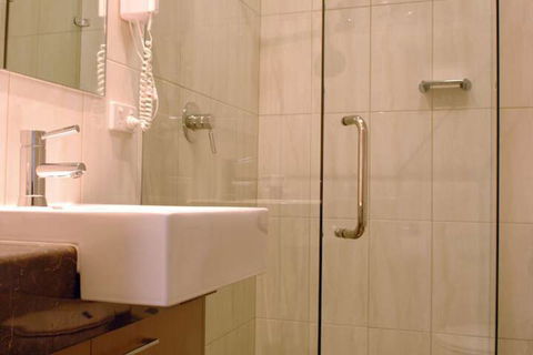 Golden Chain Tower Motor Inn - Accommodation Perth 6