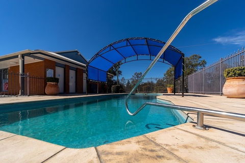 Albert Motel - Accommodation Perth 0