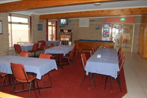 Meningie's Waterfront Motel - Perth Resorts 2
