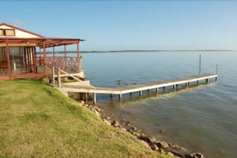 Meningie's Waterfront Motel - Perth Resorts 4