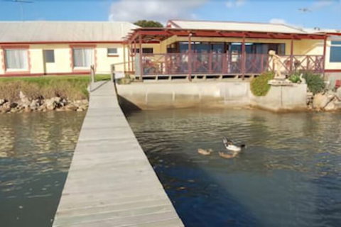 Meningie's Waterfront Motel - Perth Resorts 0