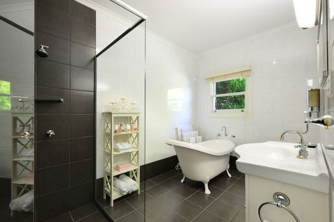 Crystal Creek Meadows Luxury Cottages - Perth Resorts 3
