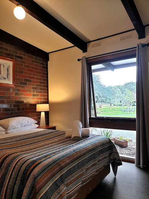 Halls Haven Holiday Units - Perth Resorts 5