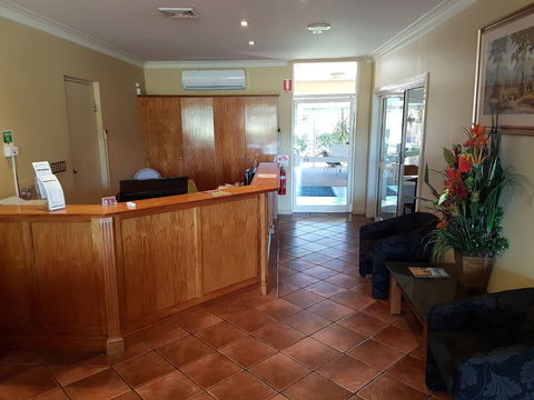 Emerald Explorers Inn - Accommodation Perth 5