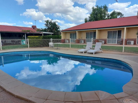 Emerald Explorers Inn - Accommodation Perth 0