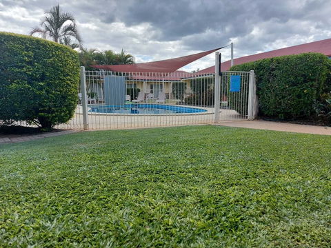 Emerald Explorers Inn - Accommodation Perth 2