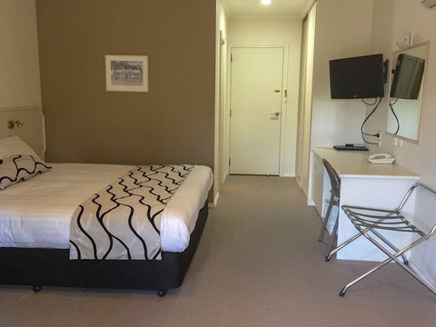 Deniliquin Country Club Motor Inn - Perth Resorts 5