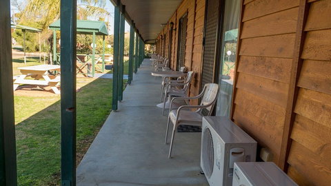 Deniliquin Country Club Motor Inn - Perth Resorts 1