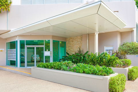 Beachlife Holiday Apartments - Accommodation Perth 0