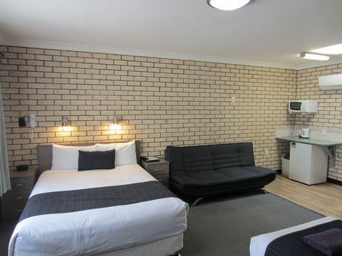 Cowra Crest Motel - Perth Resorts 3