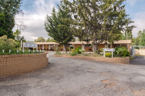 High Country Motel - Accommodation Perth 1