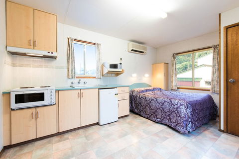 Clog Barn Caravan Park - Perth Resorts 3