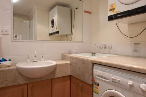 Mid City Luxury Suites - Perth Resorts 4