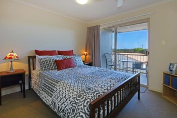 Pacific Royale Holiday Apartment 313 - Accommodation Perth 6