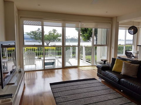 Beau Monde Apartments Newcastle Harbourside Apartment - Accommodation Perth 3