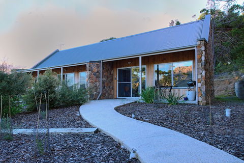 Freycinet Stone Studio 4 - Accommodation Perth 1