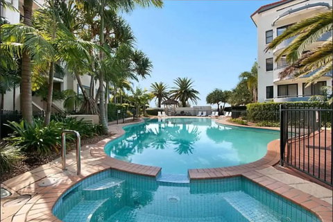 Gold Coast Apartment At Sandcastles On Broadwater - Accommodation Perth 3