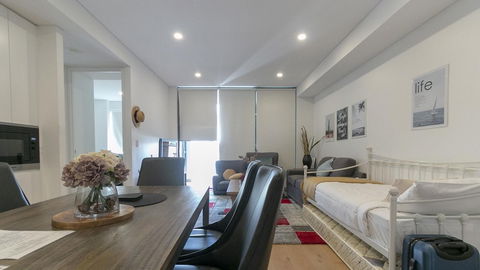 C16 Darling Harbour 2 BDR APT - Perth Resorts 4