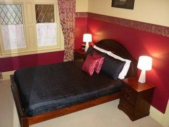 Triune House Bed & Breakfast - Accommodation Perth 1