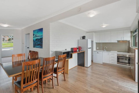 Whalevue Unit 2 - Accommodation Perth 1