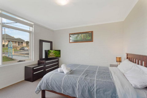 Whalevue Unit 2 - Accommodation Perth 2