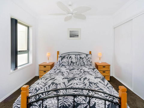 Breakers Block 1 Unit 1 Pool In Complex Across The Road From The Beach - Accommodation Perth 1
