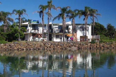 Beachfront 1 25 Willow Street - Accommodation Perth 3